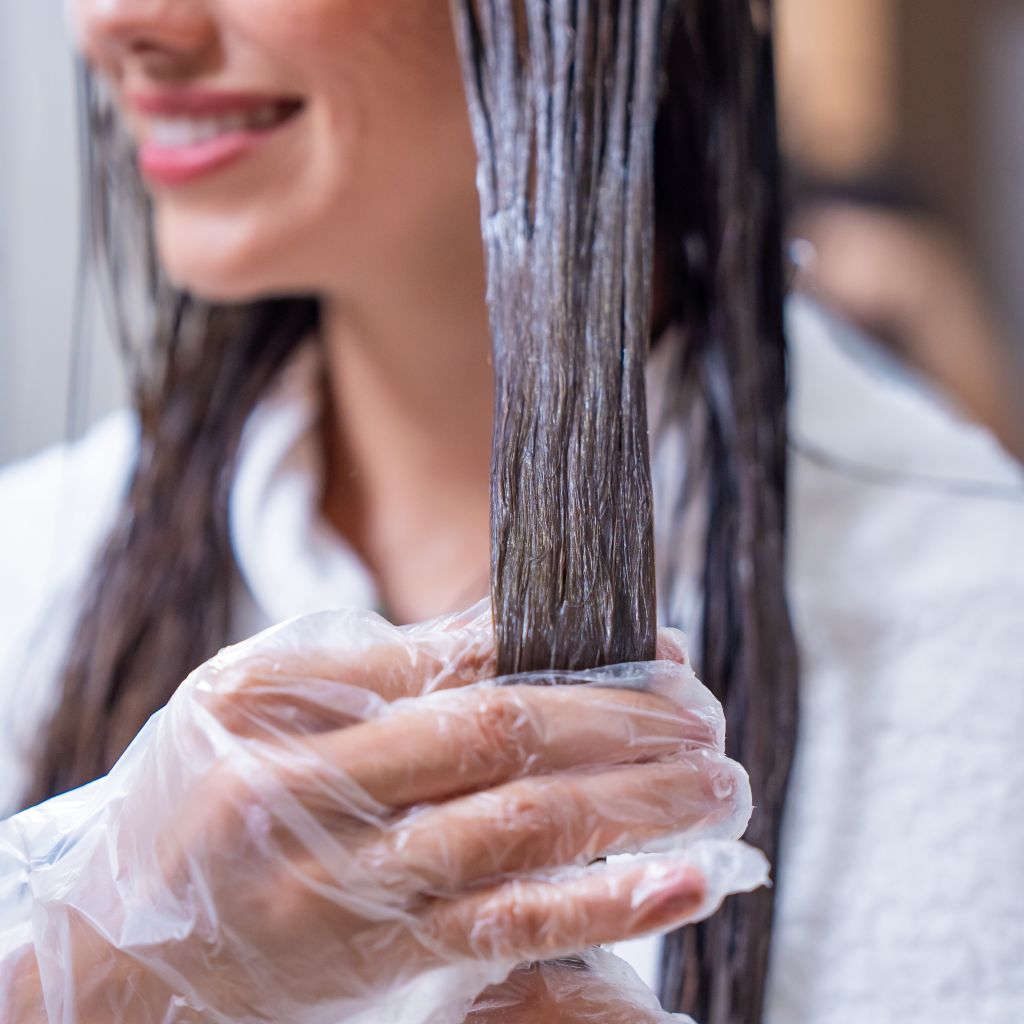 Passo a passo para hidratar o cabelo em casa com resultado de salão