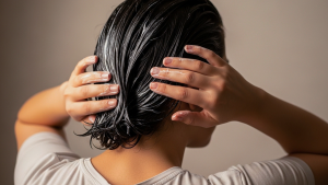 Passo a passo para hidratar o cabelo em casa com resultado de salão